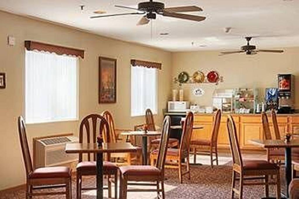 Capri Inn & Suites - Beatrice Restaurang bild